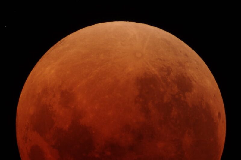 Gerhana bulan total terlama akan terjadi Sabtu 28 Juli ini. Ini mengapa Anda tidak boleh melewatkannya.